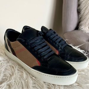 Burberry Salmond shoes gently used. Still selling at Neiman Marcus for 550$+tax